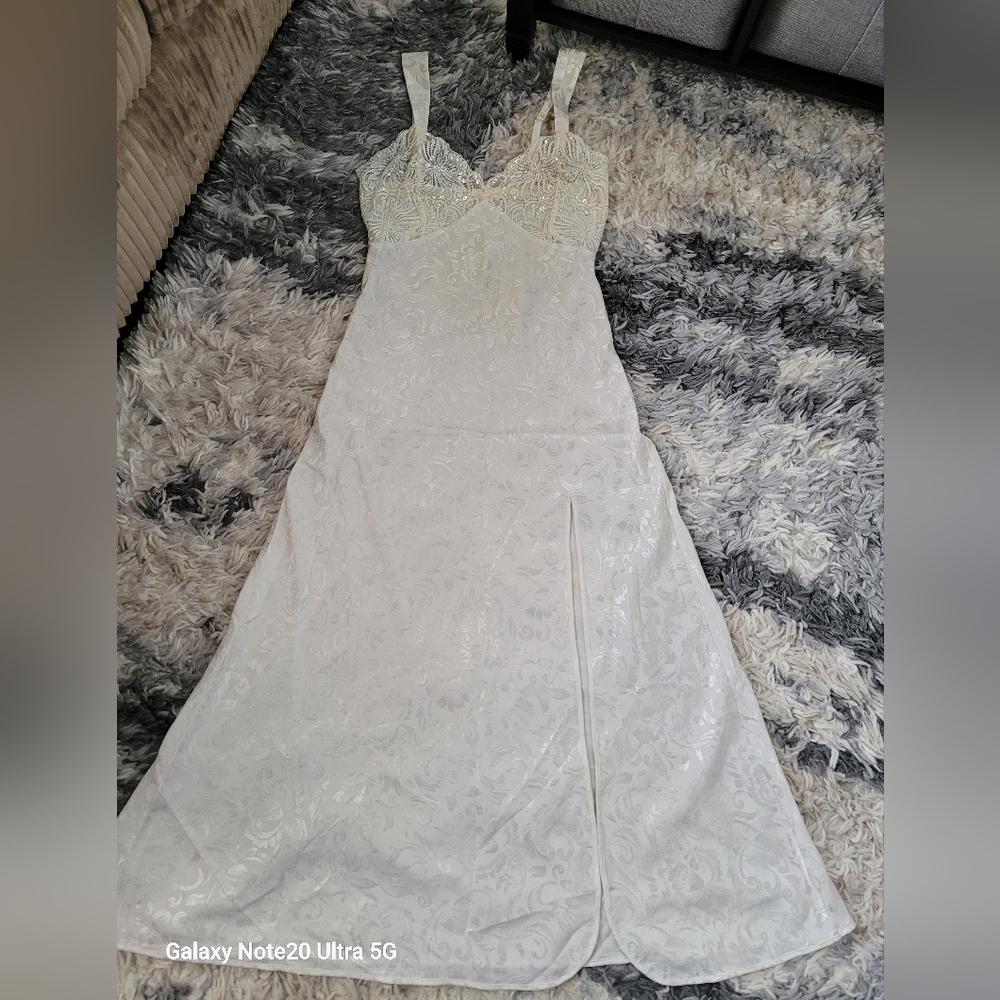 Victoria's Secret Ivory Lace Chemise